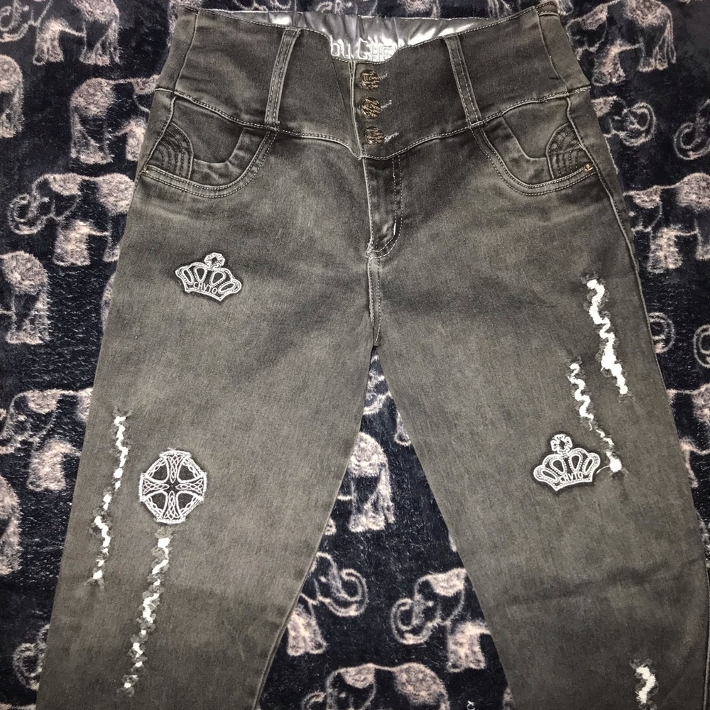 Colombian jeans w/patches